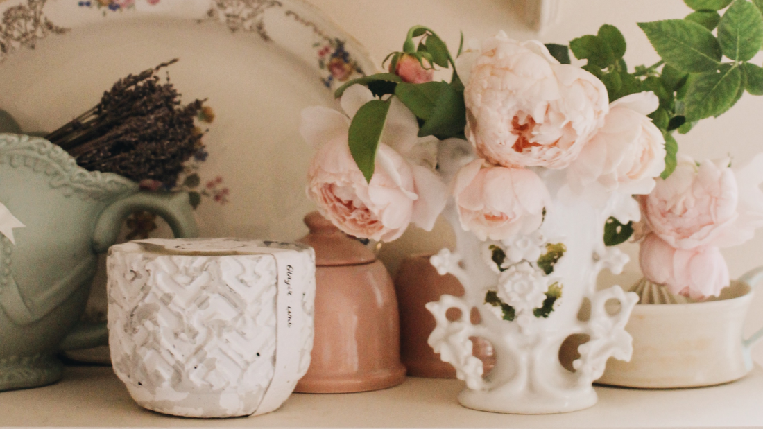 Spring flowers with Hyggelight candle in a beautiful kitchen